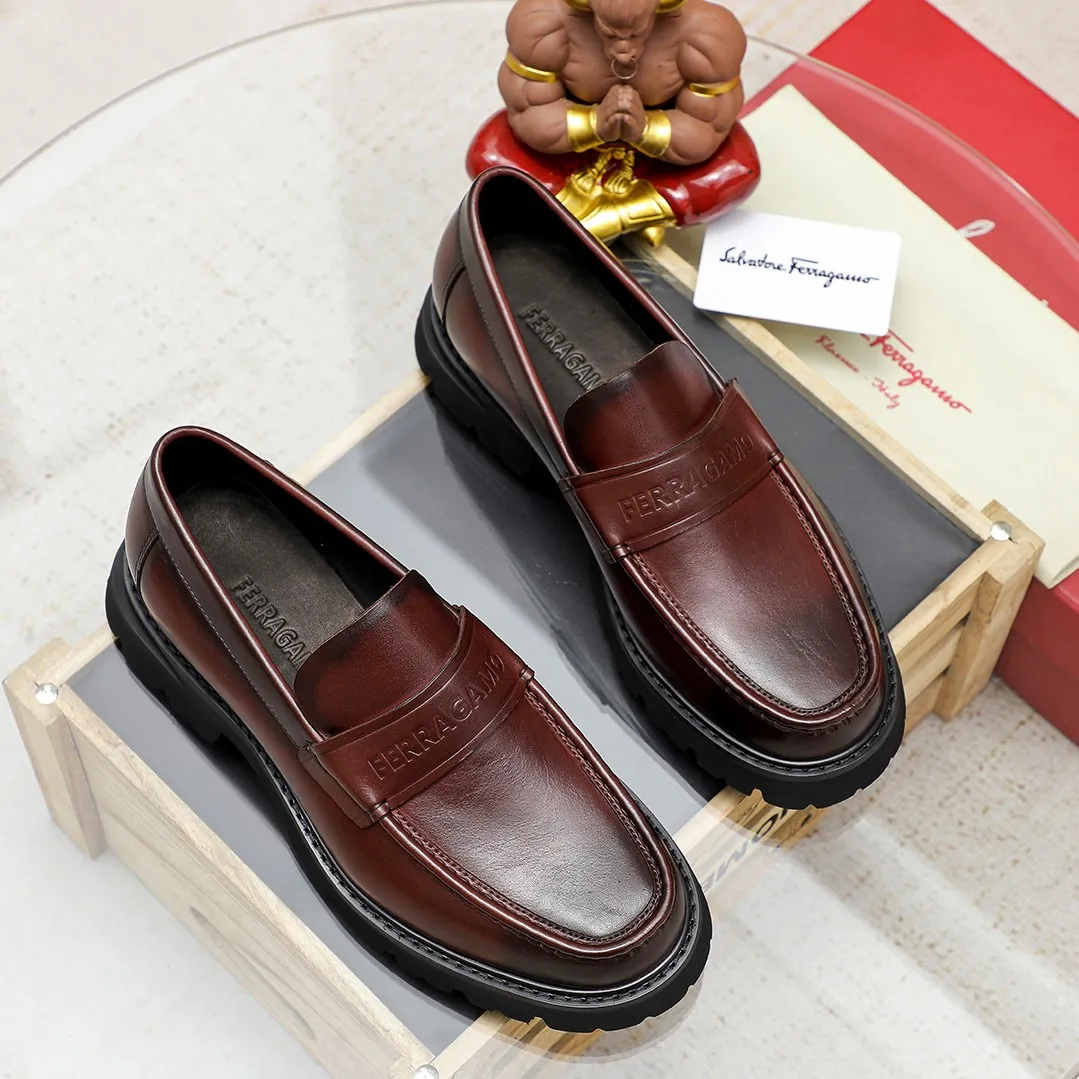 Men's shoes 💰460 🔥Ferragamo's new men's casual slip-on shoes🇨🇳Official website original 1:1 mold, original quality💯Fine workmanship, high-end luxury☘The upper is made of imported Italian first-layer cowhide🌴🐂Leather lining🍓Rubber wear-resistant and non-slip outsole, breathable and comfortable to wear🍍The first choice for high-grade men🍉3 colors available! Code number 38-45……